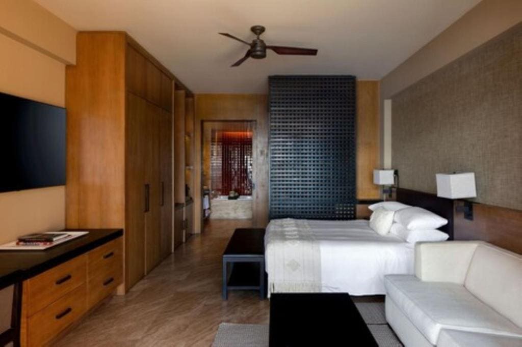 Taypa Suite with Sofa Bed and Balcony - Oceanfront room - Image 3