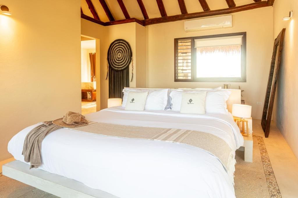 Deluxe Suite with Sea View room - Image 3