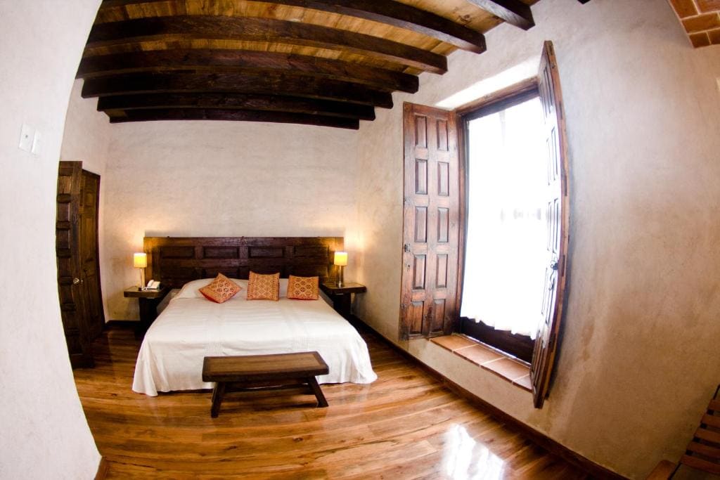 Deluxe Suite with Spa Bath room - Image 3