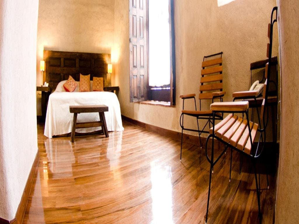 Deluxe Suite with Spa Bath room - Image 2