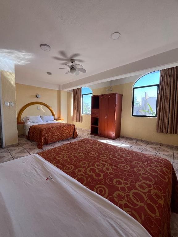 Superior Queen Room room - Image 3