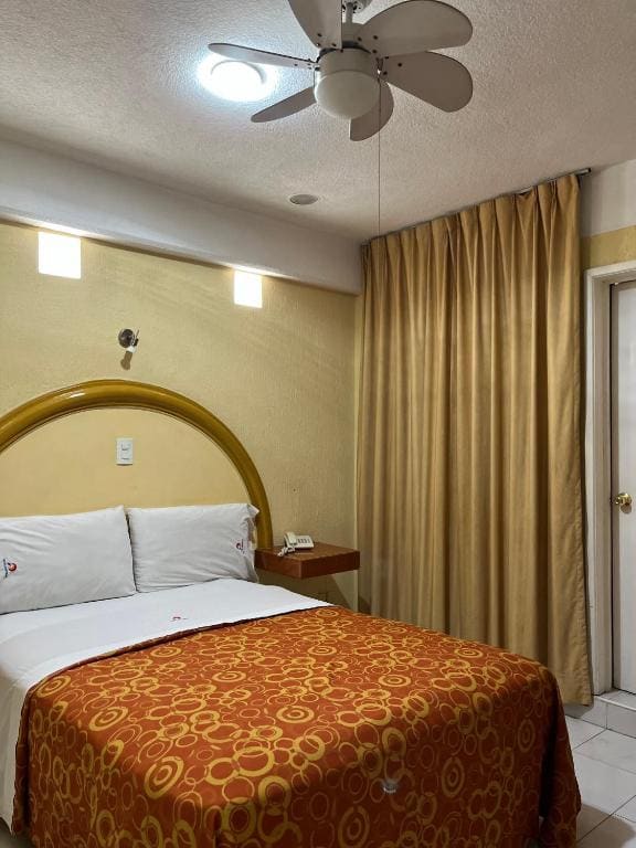 Budget Twin Room room - Image 2