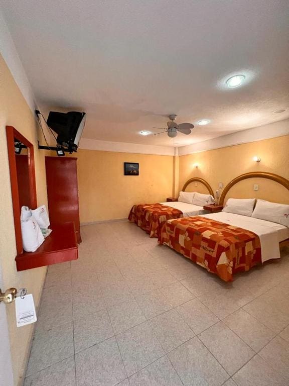 Budget Twin Room room - Image 3