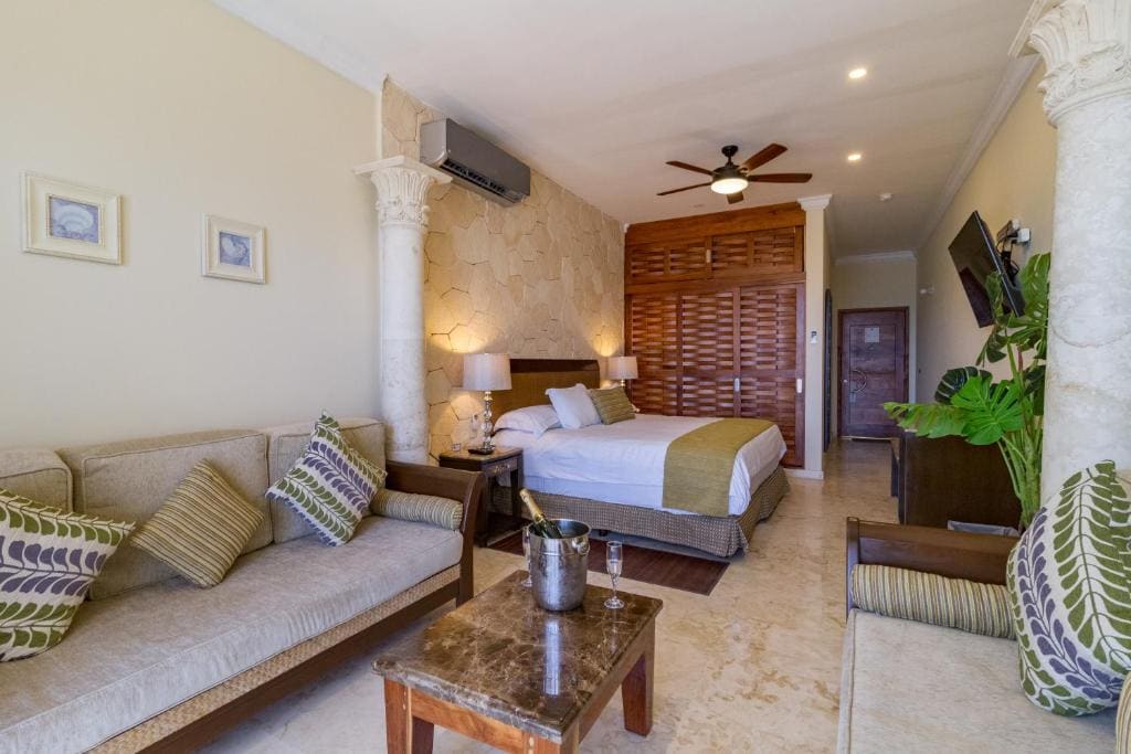 Junior Deluxe with Sea View room - Image 3