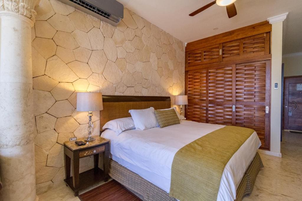 Junior Deluxe with Sea View room - Image 2