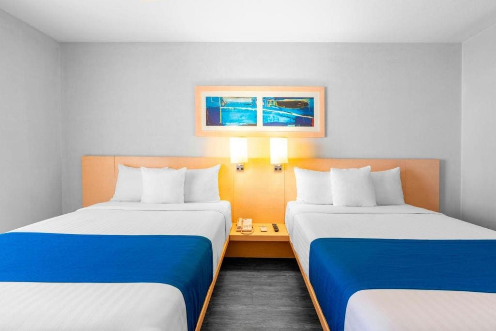 Double Room with Two Double Beds room - Image 3