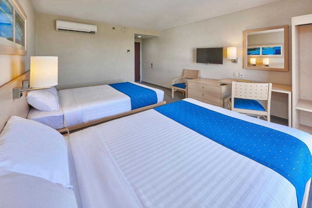 Double Room with Two Double Beds room - Image 2