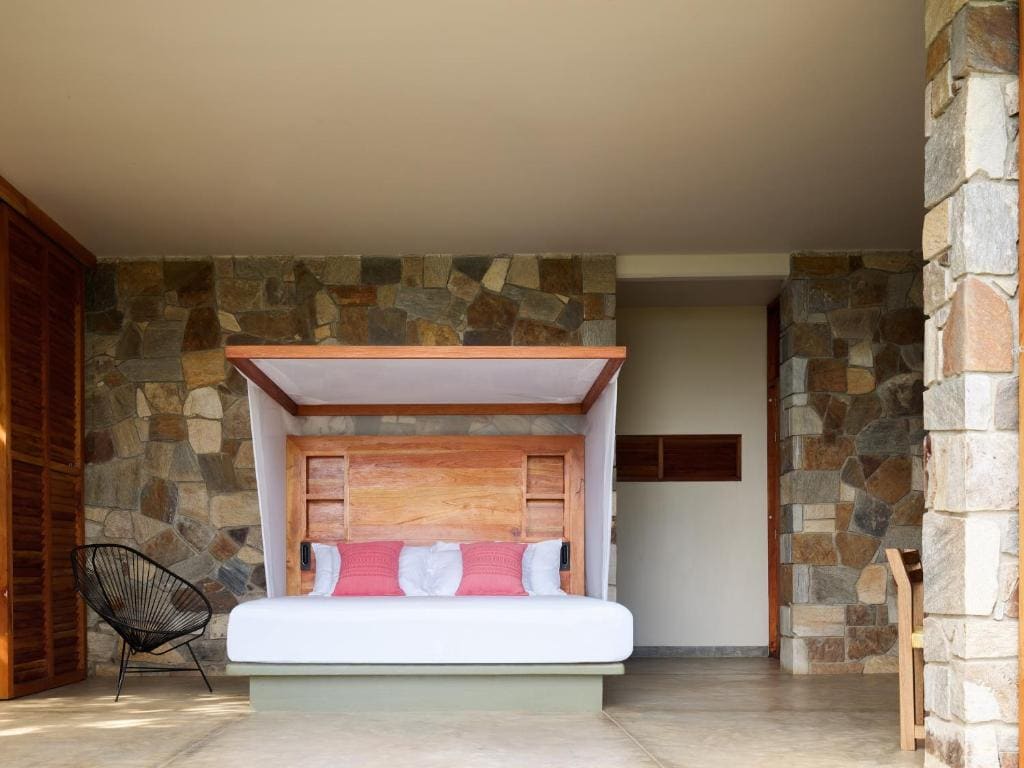 Deluxe Bungalow with Garden View room - Image 3