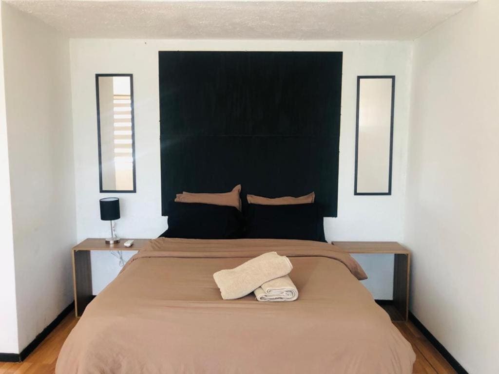 Queen Room room - Image 2