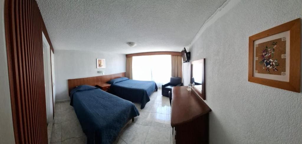 Standard Family Room room - Image 2
