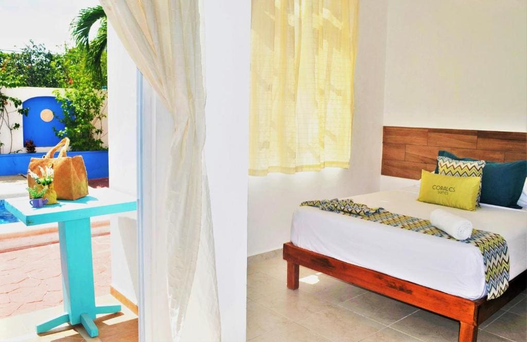 Studio with Pool View room - Image 3