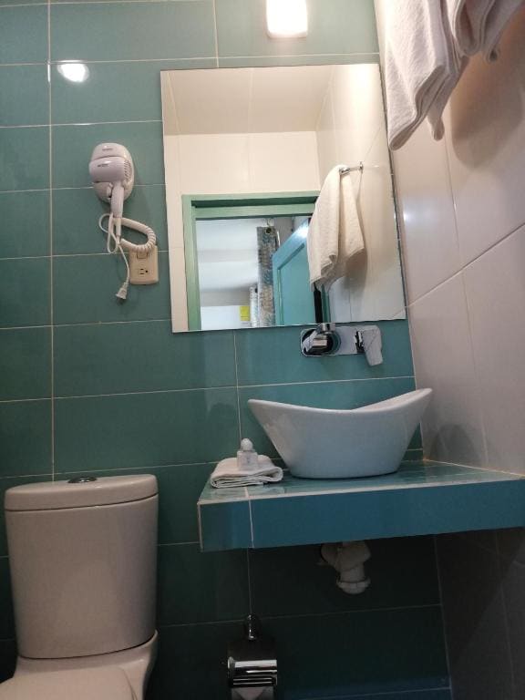 Double Room with Private Bathroom room - Image 3