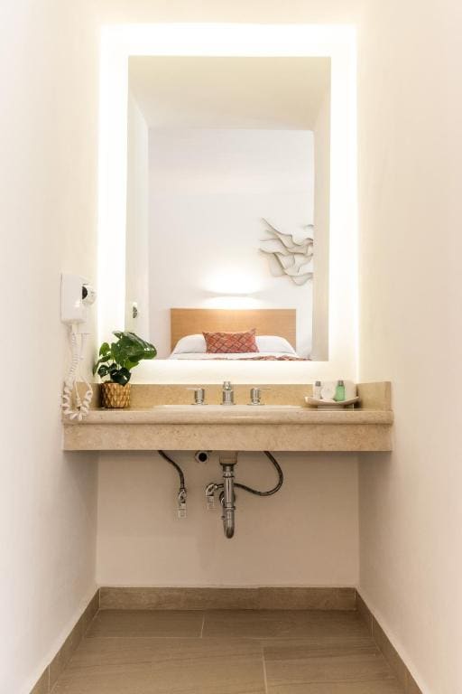 Deluxe Room room - Image 3