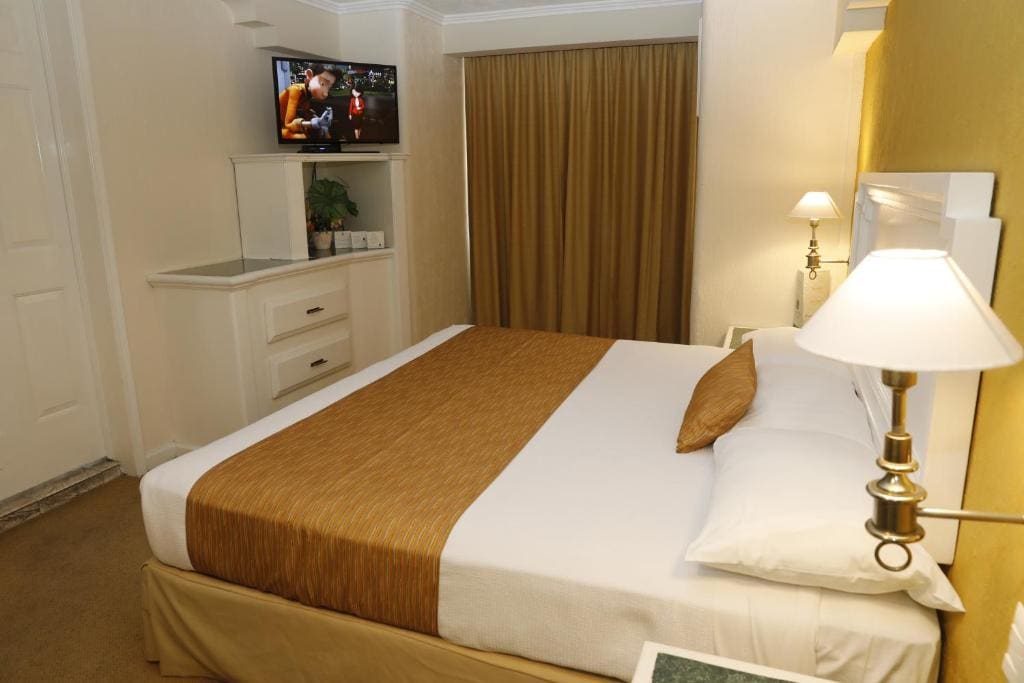 Double Room with Two Double Beds room - Image 2