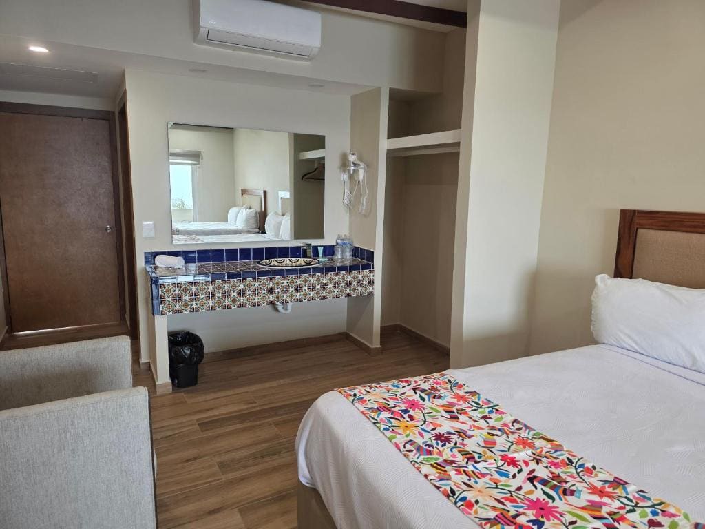 Superior Twin Room room - Image 3