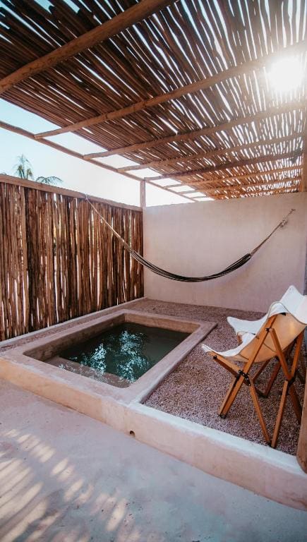 Double Room with Pool View room - Image 3