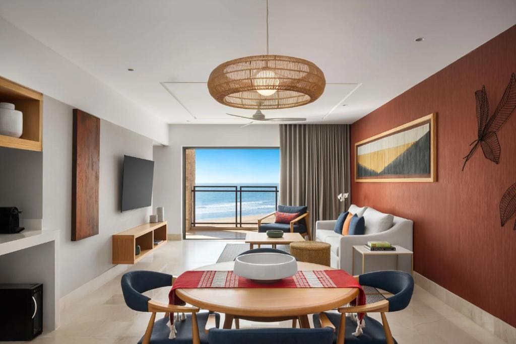 Preferred Club Panoramic Suite Ocean Front room - Image 1