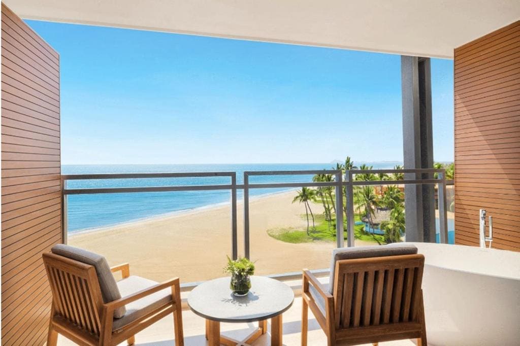 Preferred Club Premium Ocean Front King room - Image 1