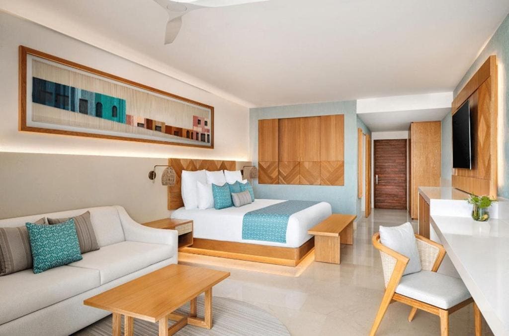 Deluxe Suite Ocean View King room - Image 3