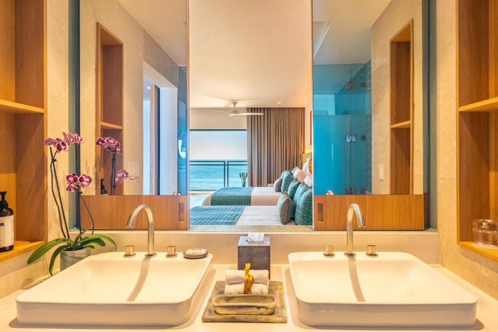 Junior Suite Ocean View Dbl room - Image 2