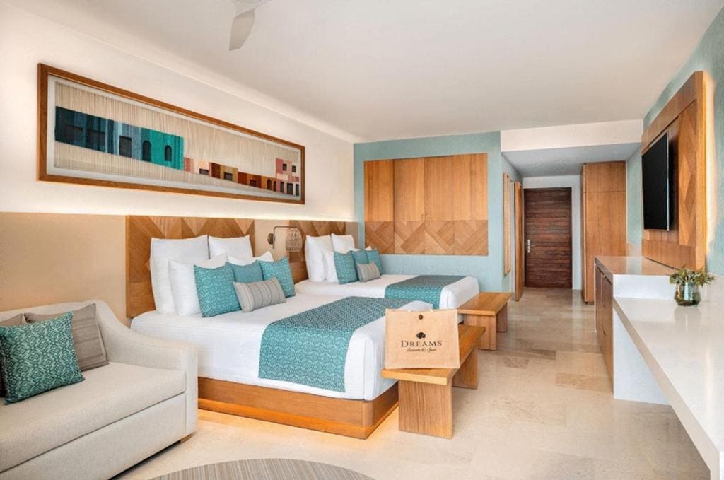 Preferred Club Junior Suite Ocean Front Dbl room - Image 1