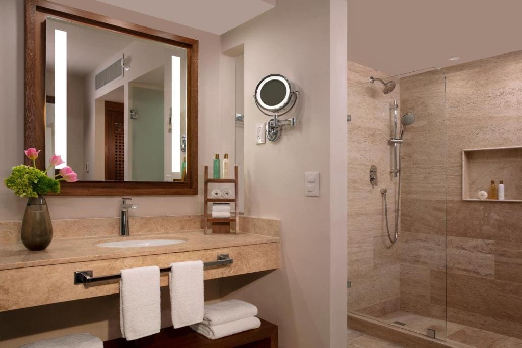 Deluxe Double Balcony Partial Ocean View room - Image 2