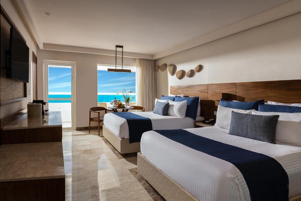 Preferred Club Premium Double Balcony Ocean Front room - Image 3