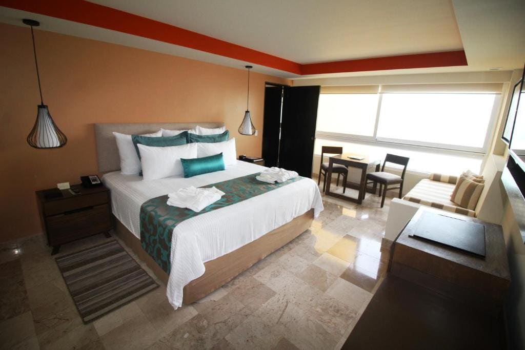 Preferred Club Master Suite room - Image 3