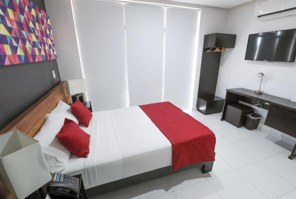 Deluxe King Room room - Image 2