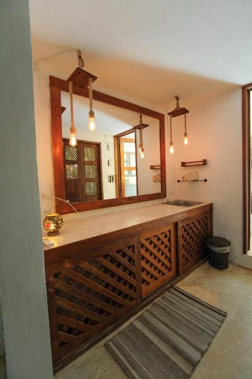 Deluxe Double Room with Bath room - Image 1