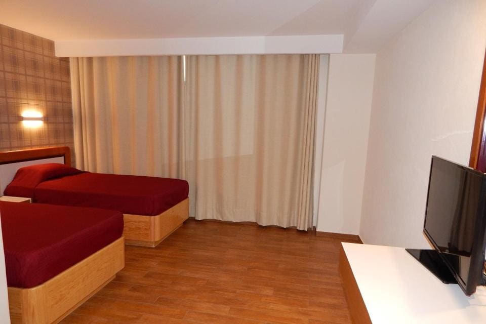 Standard Twin Room room - Image 2