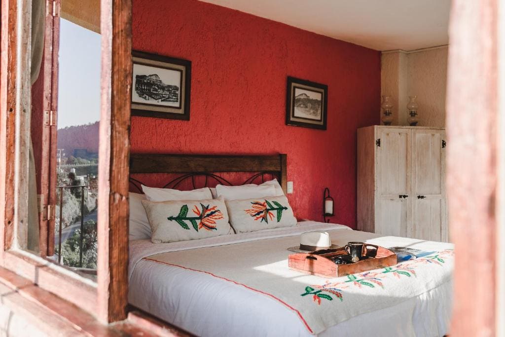 Deluxe Double Room with Balcony room - Image 3