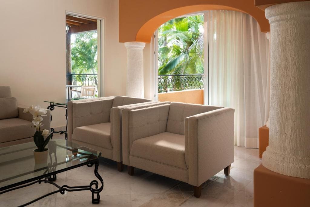 Family Room room - Image 3