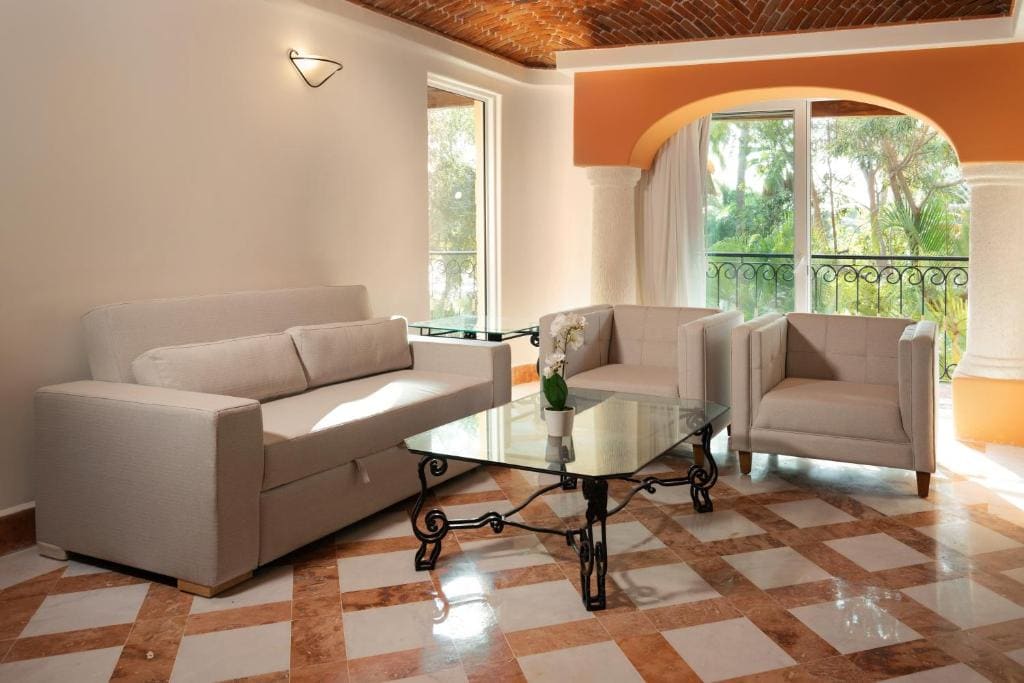 Family Room room - Image 2