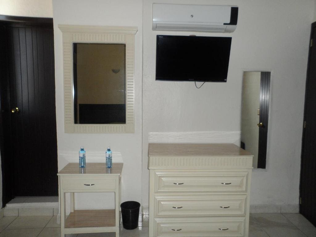 Superior Double Room with Two Double Beds room - Image 1