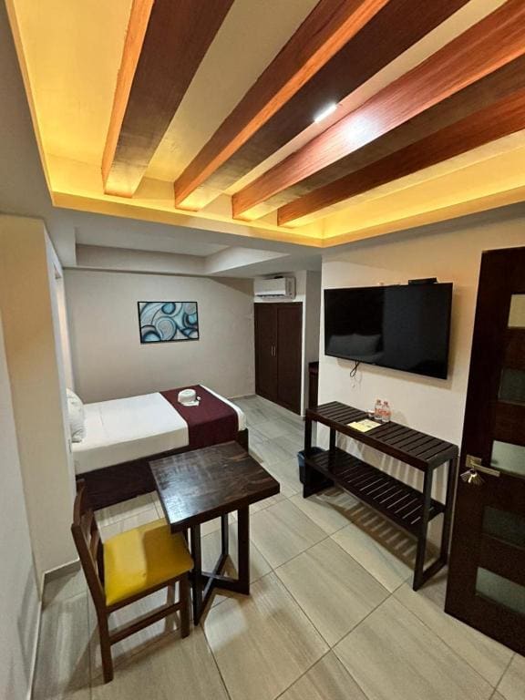 Family Room room - Image 3