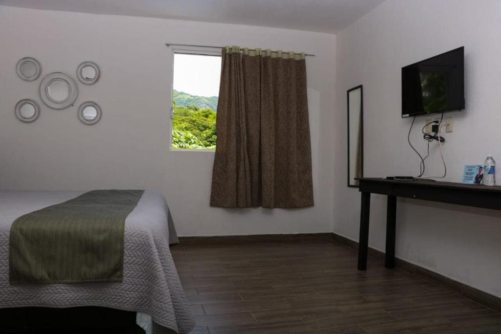 Economy Double Room room - Image 2