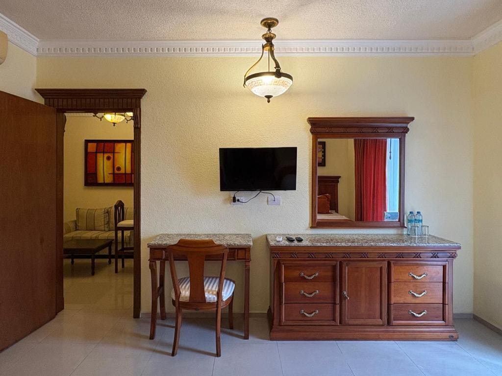 Suite with Spa Bath room - Image 3