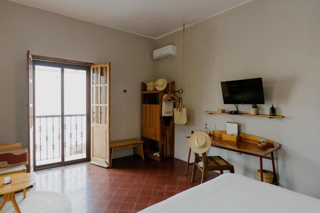 King Suite Upper Floor room - Image 2