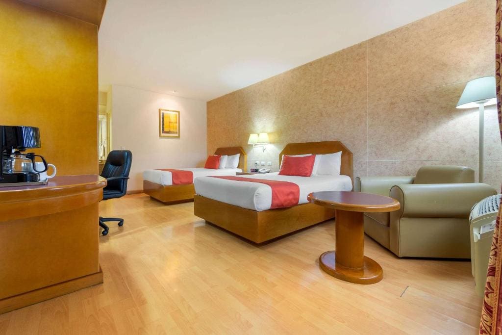 2 Double Beds, Courtyard View room - Image 2