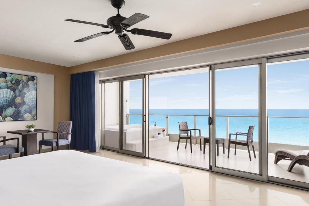 Ocean Front Suite One King Bed - Adults only room - Image 2