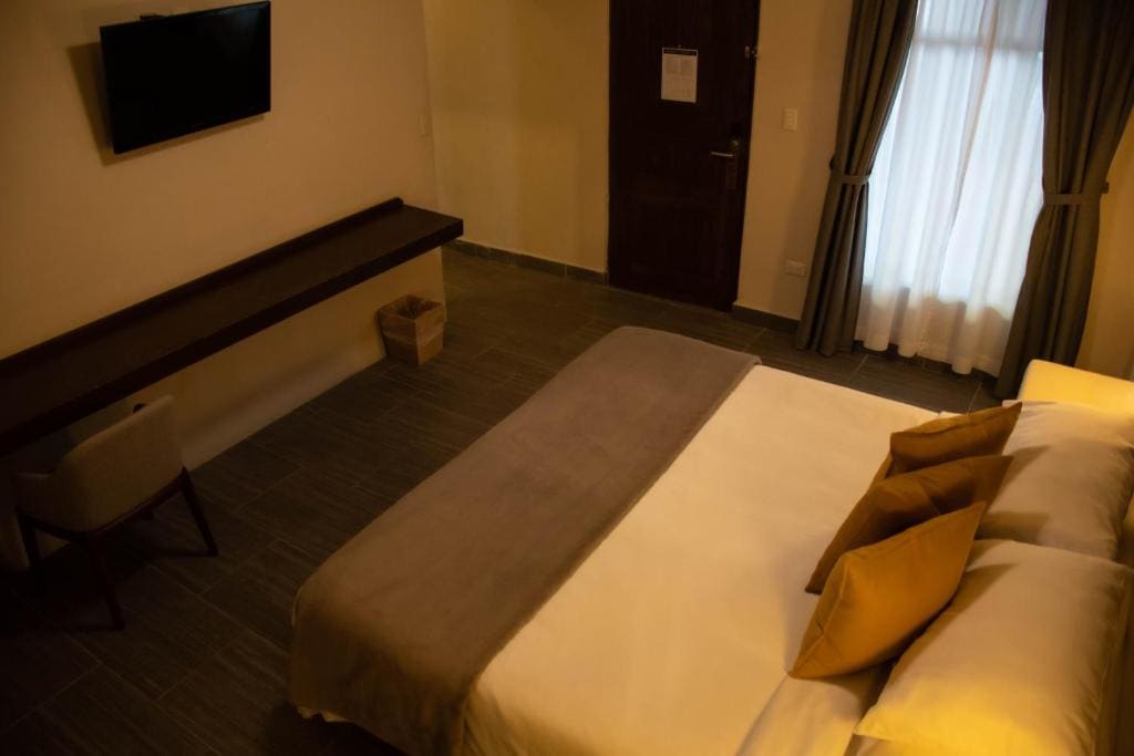 Deluxe Queen Room room - Image 2