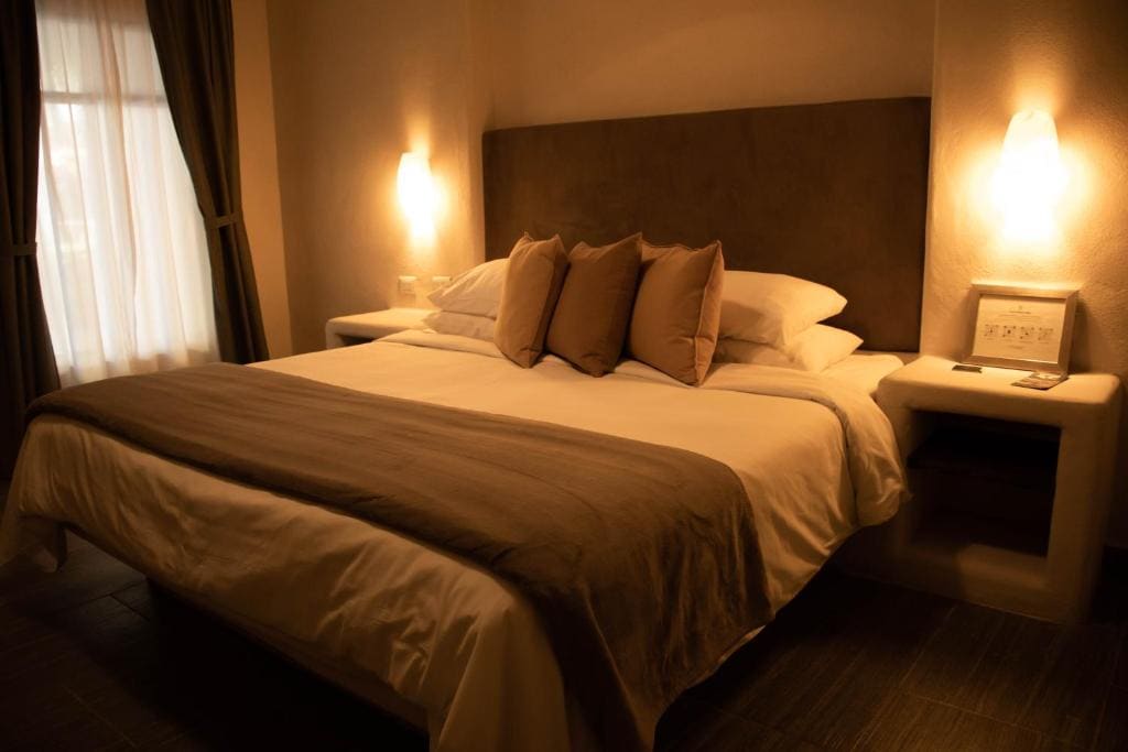Deluxe Queen Room room - Image 3