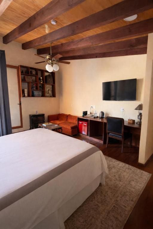 King Suite room - Image 2