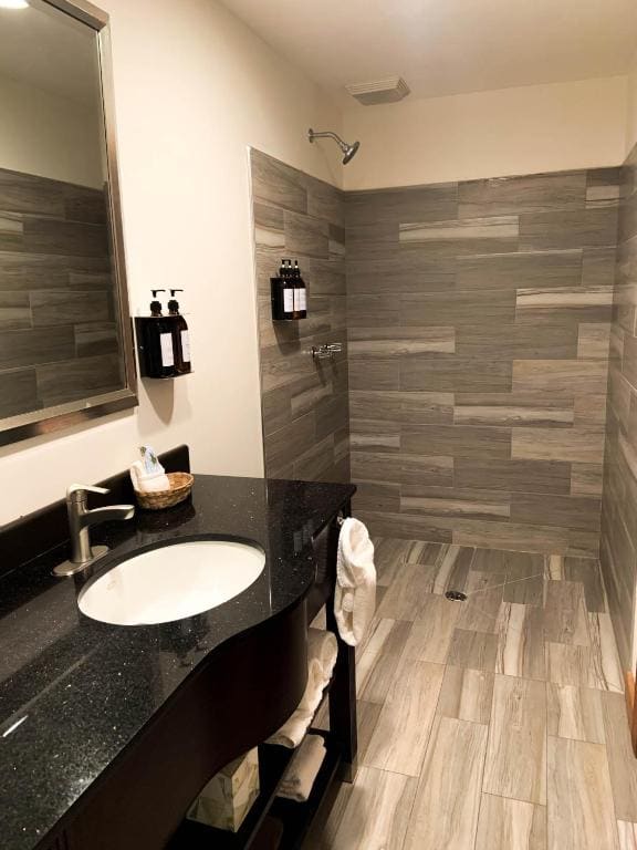 Suite with Spa Bath room - Image 3