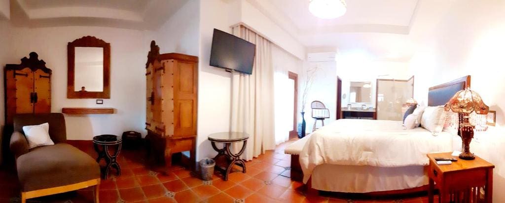 King Suite with Balcony room - Image 2