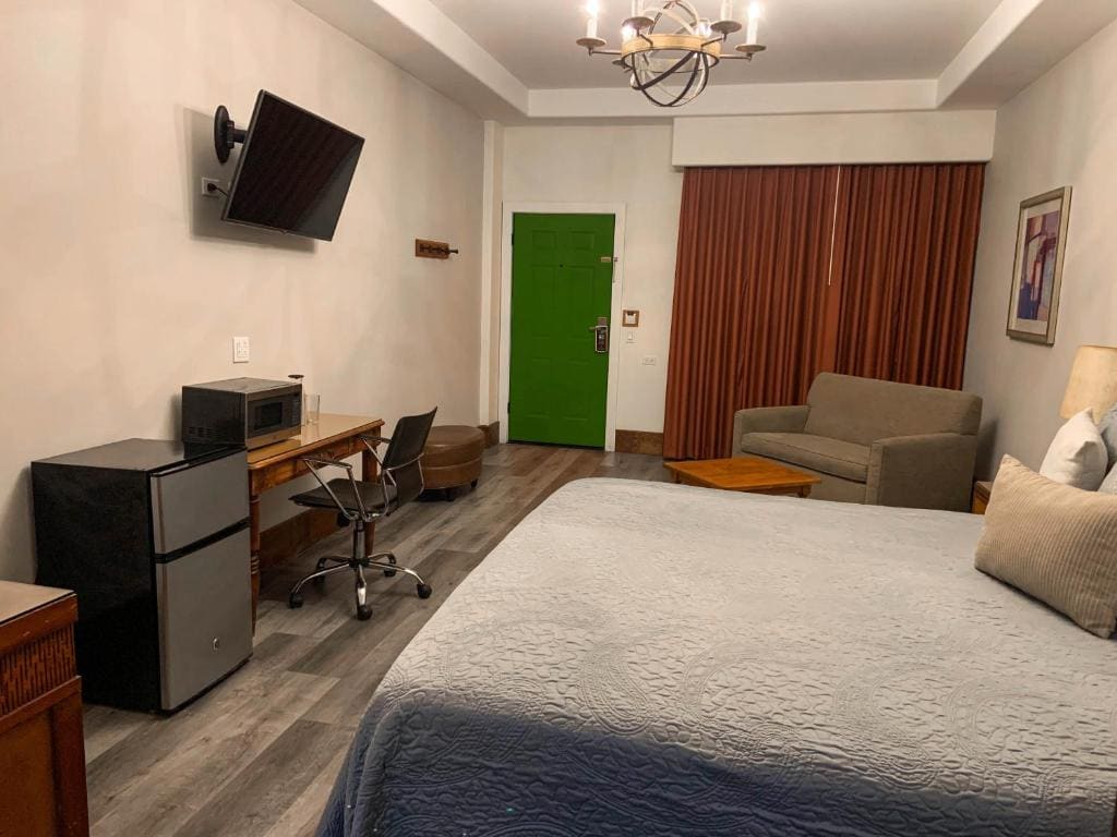 Queen Suite room - Image 3