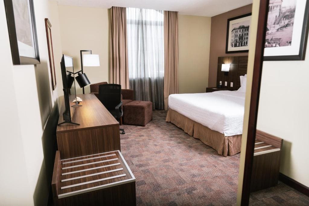 King Room - Non-Smoking room - Image 3