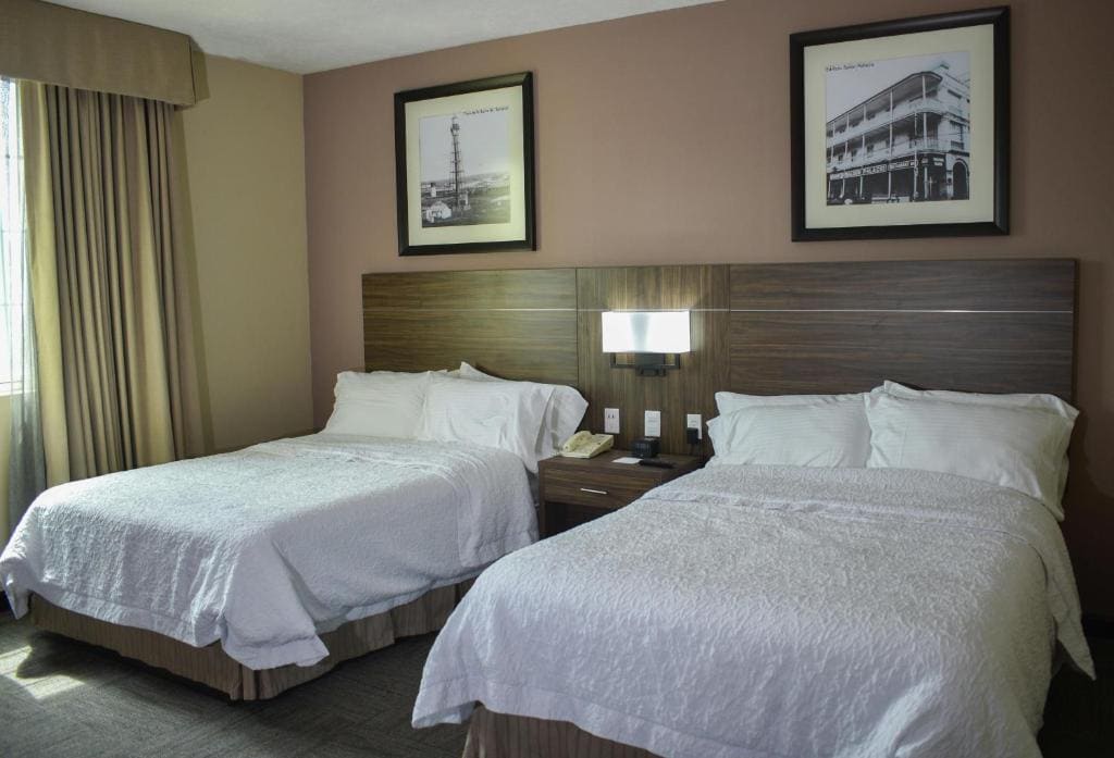 Two Double Beds Studio - Non-Smoking room - Image 2