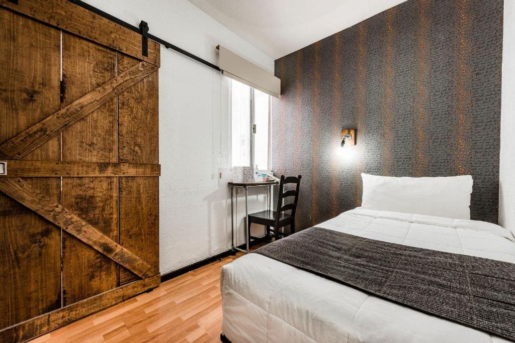 Extra Small Single Room room - Image 1